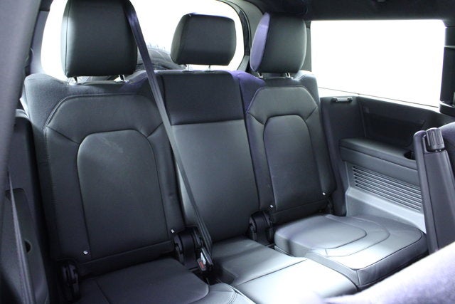 2025 Land Rover Defender V8