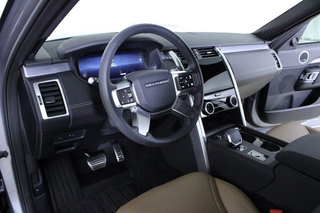 2025 Land Rover Discovery Dynamic SE