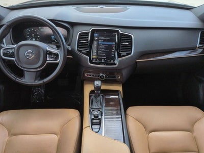 2017 Volvo XC90 T6 Momentum