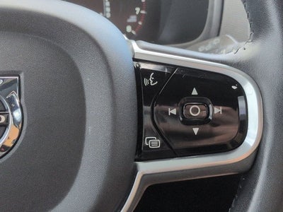2017 Volvo XC90 T6 Momentum