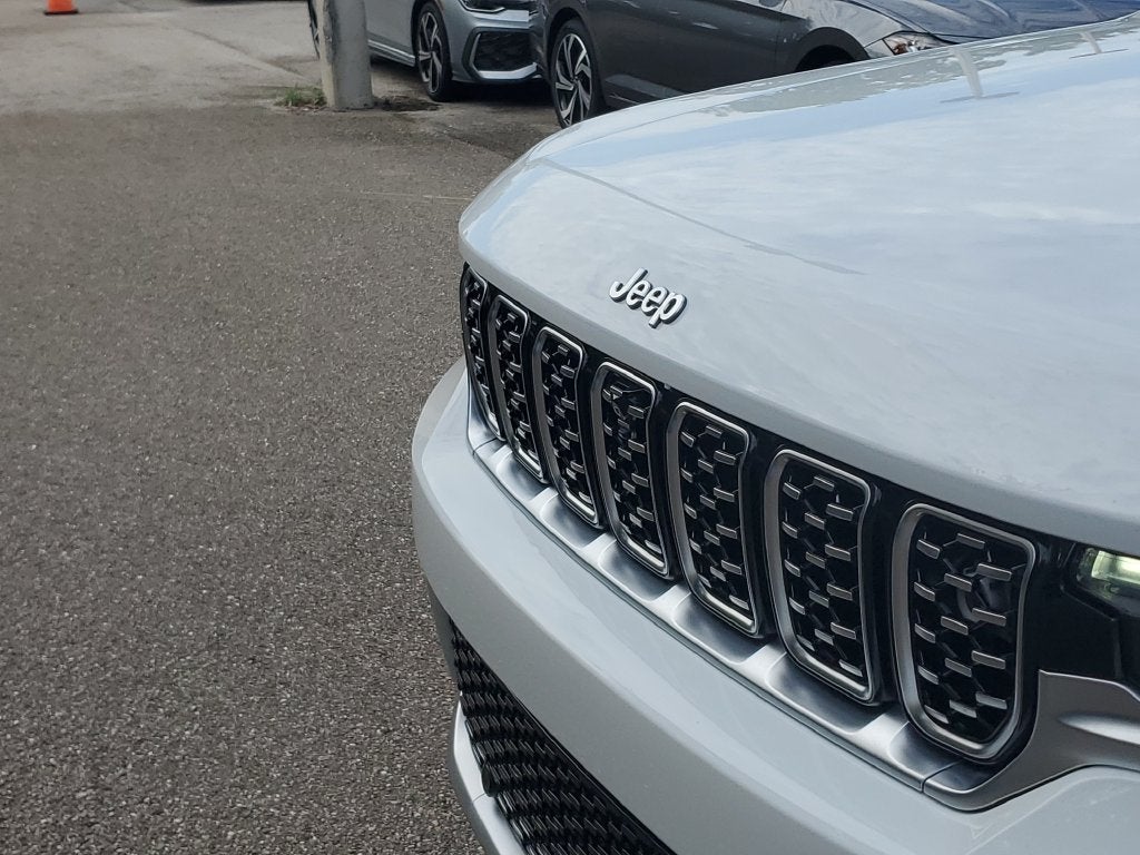 2022 Jeep Grand Cherokee Summit