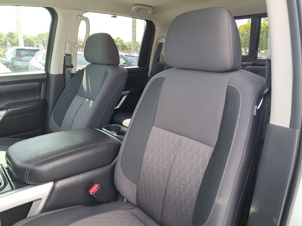 2024 Nissan Titan XD SV