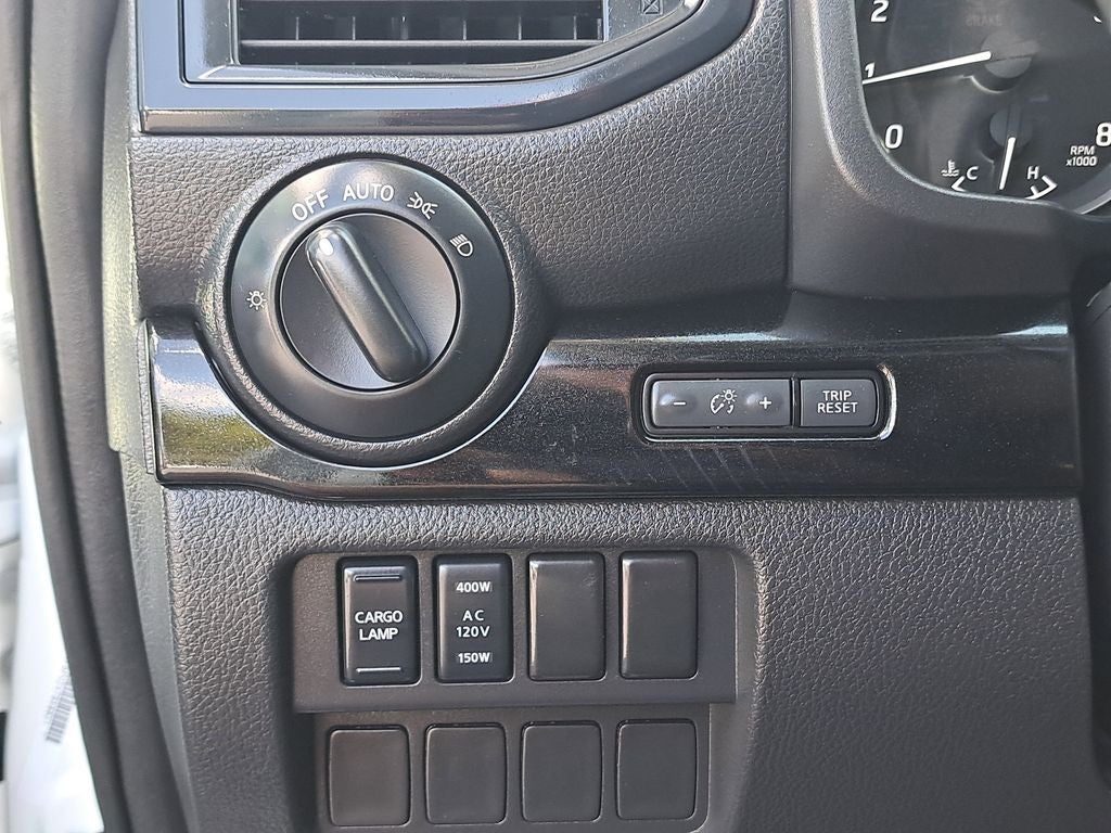 2024 Nissan Titan XD SV