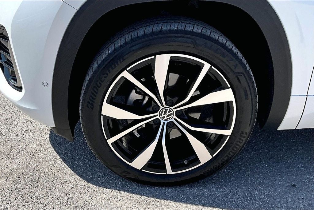 2024 Volkswagen Atlas Cross Sport 2.0T SEL Premium R-Line