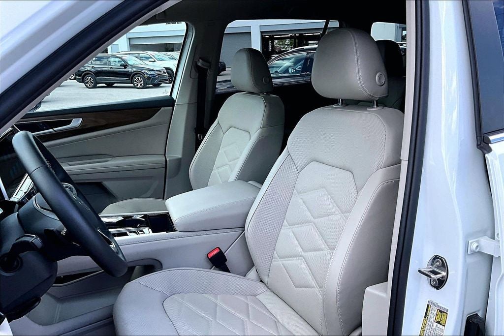 2025 Volkswagen Atlas 2.0T SE w/Technology