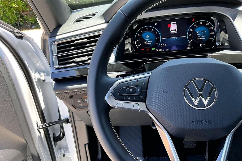 2026 Volkswagen Atlas Cross Sport 2.0T SE w/Technology