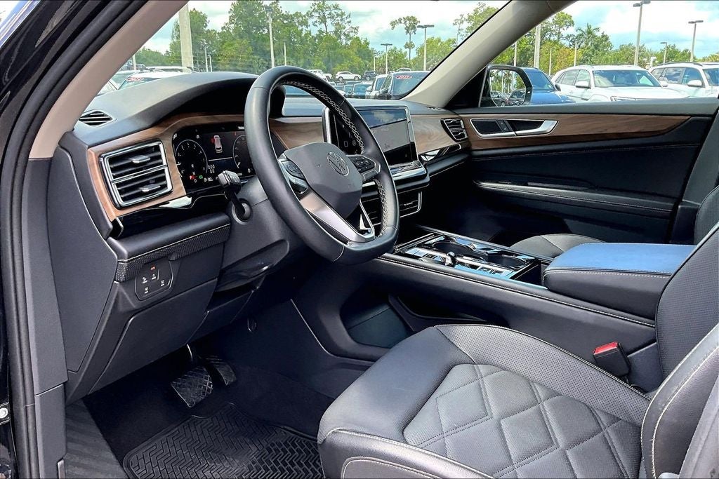 2024 Volkswagen Atlas 2.0T SE w/Technology