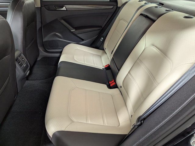 2020 Volkswagen Passat 2.0T R-Line Auto