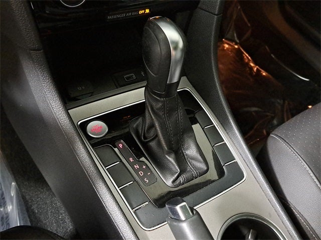 2022 Volkswagen Passat 2.0T R-Line