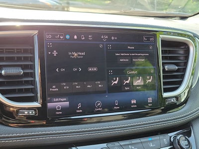 2024 Chrysler Pacifica Touring