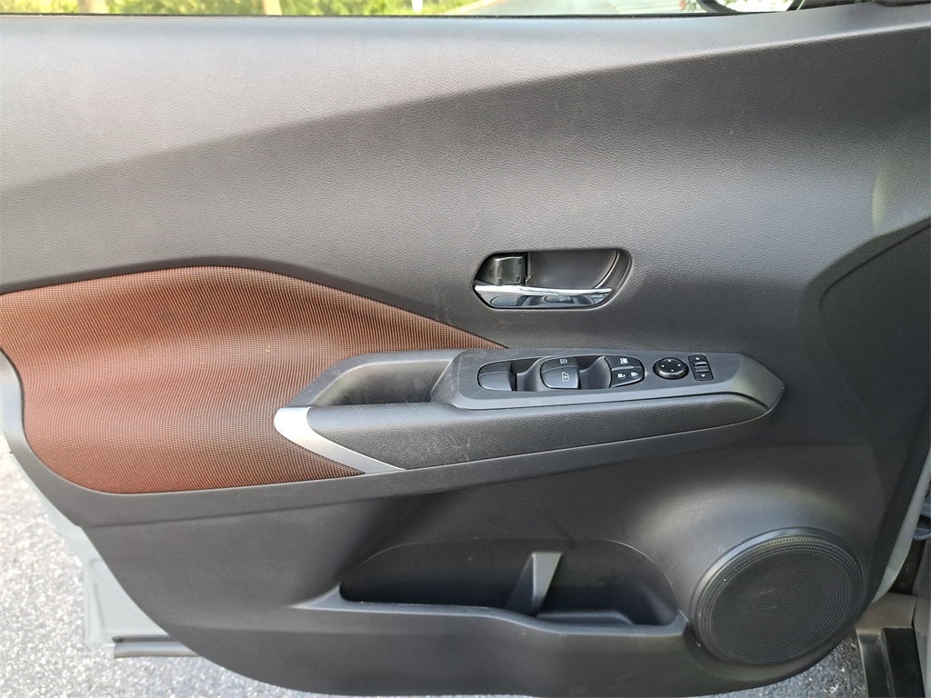 2021 Nissan Kicks SR