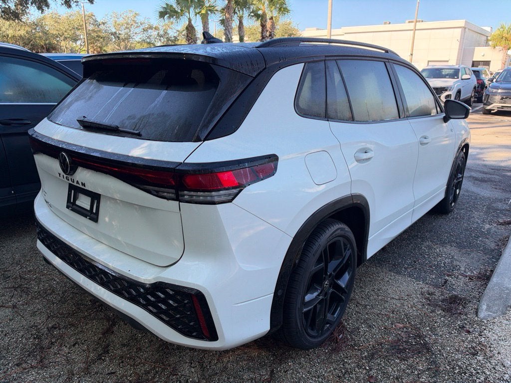 2026 Volkswagen Tiguan SE R-Line Black
