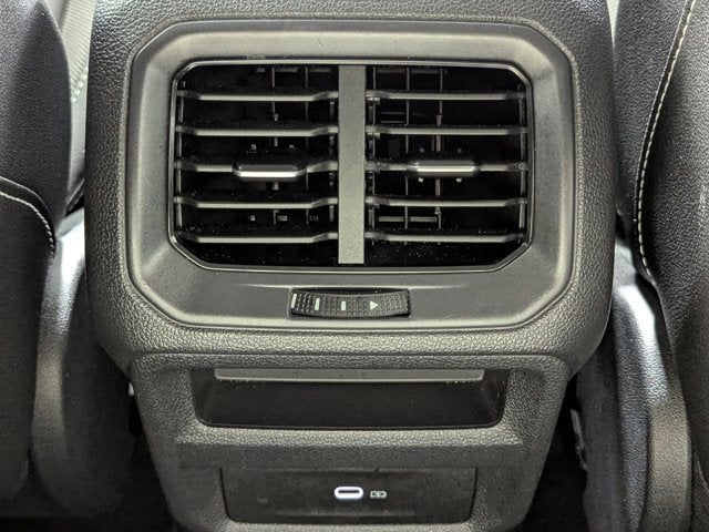 2024 Volkswagen Taos SE FWD