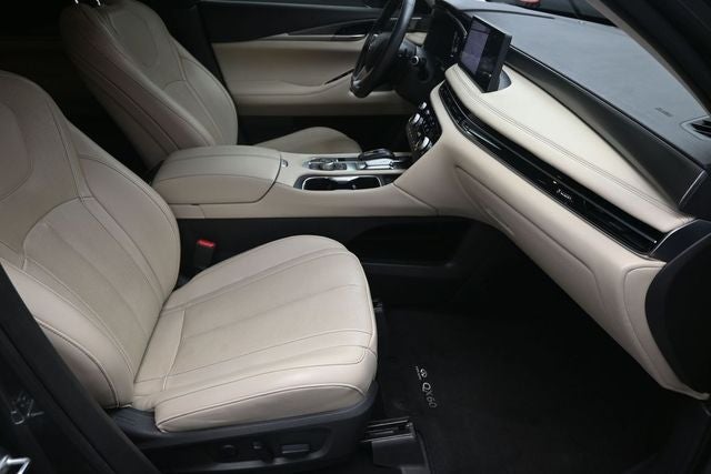 2022 INFINITI QX60 LUXE