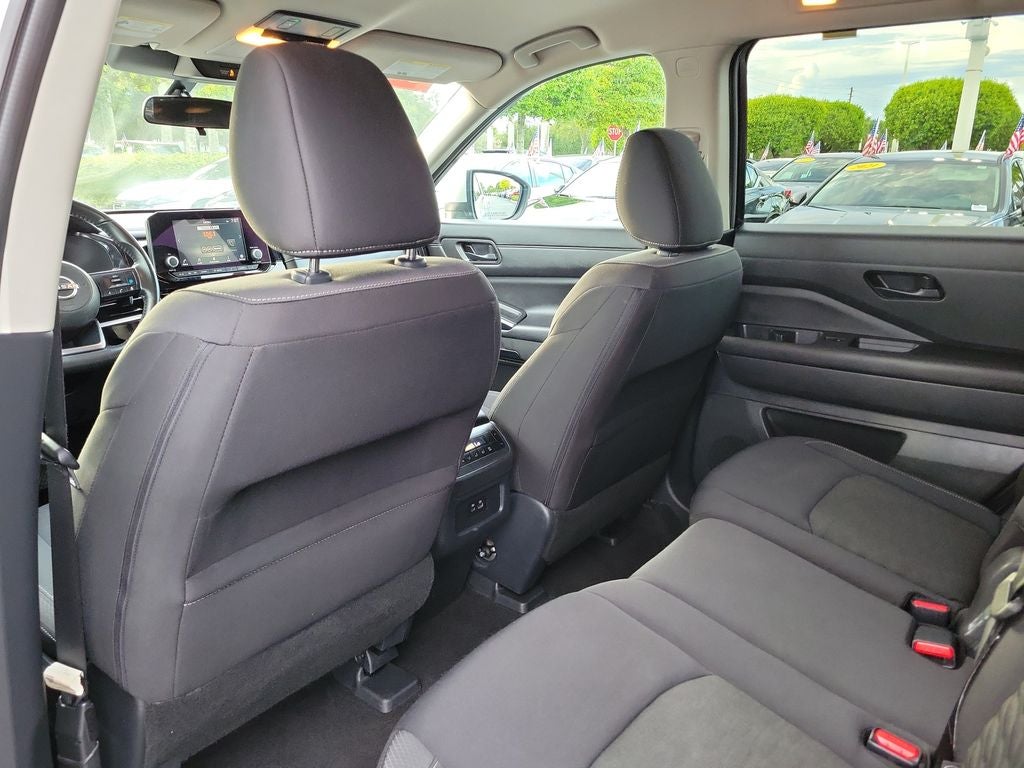 2024 Nissan Pathfinder SV