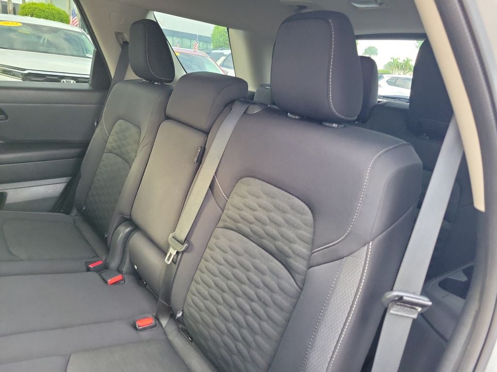 2024 Nissan Pathfinder SV