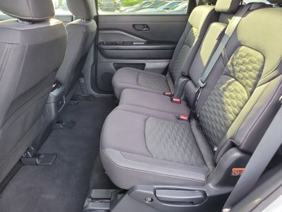 2024 Nissan Pathfinder SV