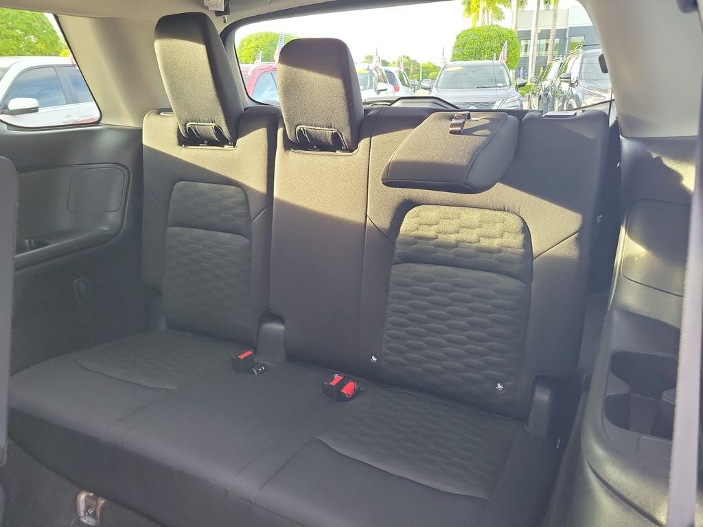 2024 Nissan Pathfinder SV