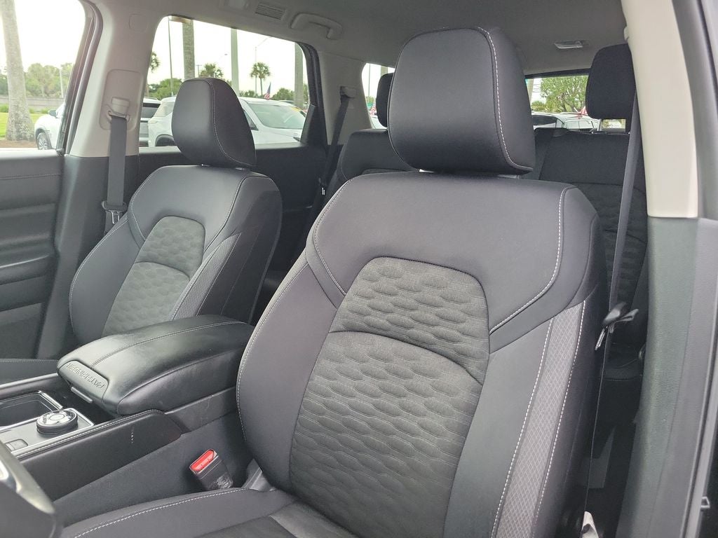 2024 Nissan Pathfinder SV