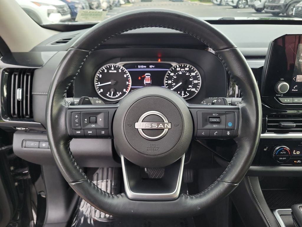 2024 Nissan Pathfinder SV
