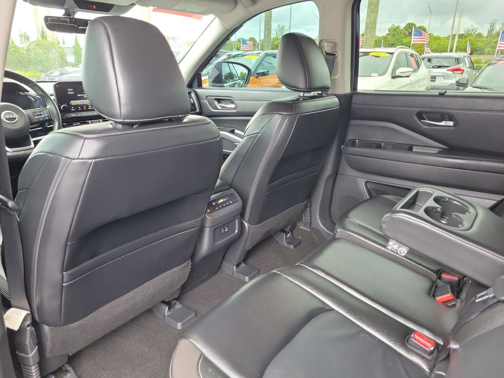 2024 Nissan Pathfinder SL