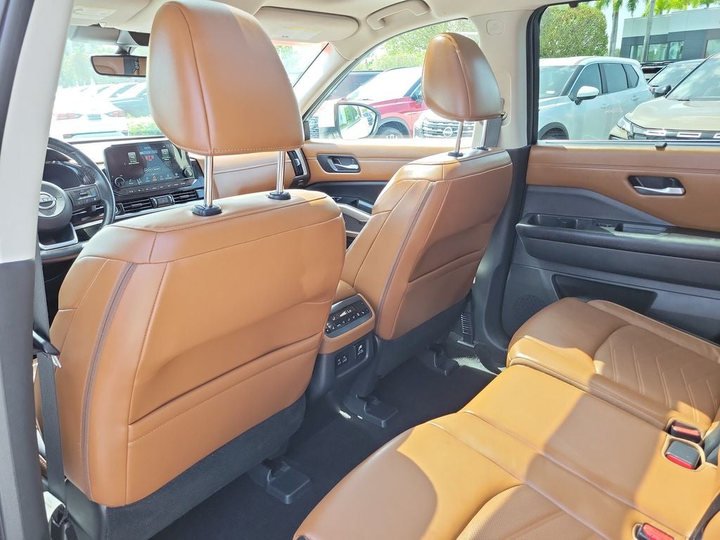 2023 Nissan Pathfinder Platinum