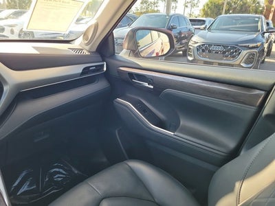 2021 Toyota Highlander Hybrid Platinum