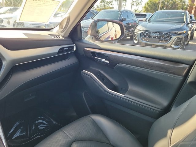 2021 Toyota Highlander Hybrid Platinum