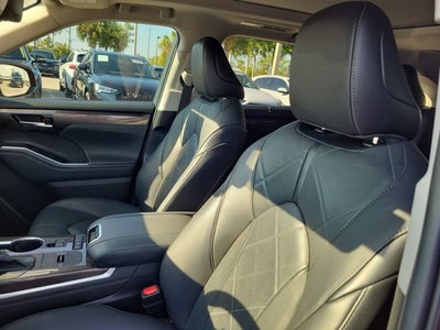 2021 Toyota Highlander Hybrid Platinum
