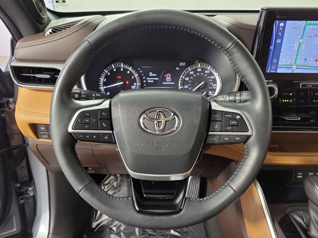 2022 Toyota Highlander Platinum