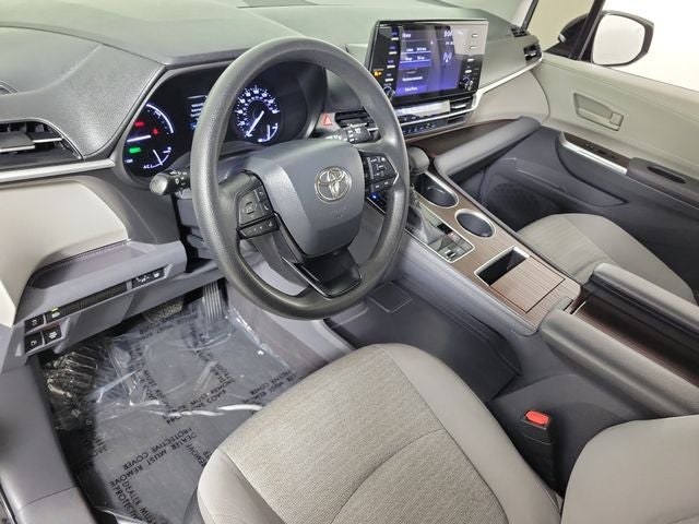 2023 Toyota Sienna LE 8 Passenger