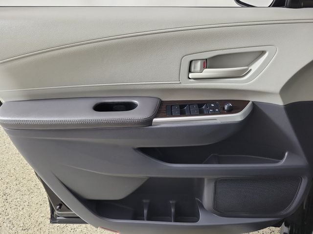 2023 Toyota Sienna LE 8 Passenger