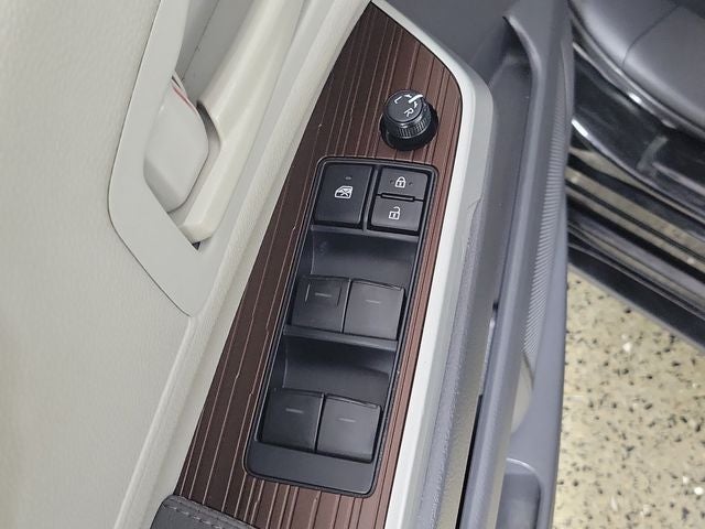 2023 Toyota Sienna LE 8 Passenger