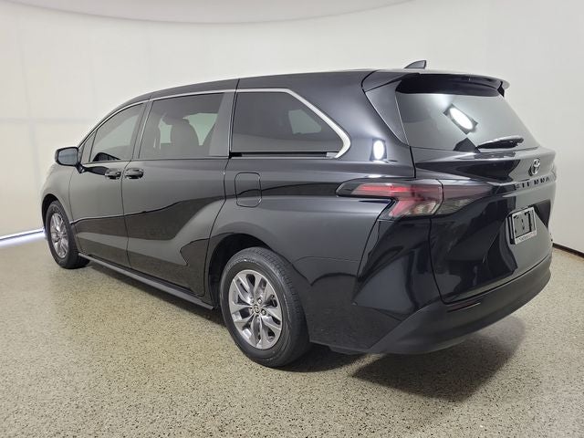 2023 Toyota Sienna LE 8 Passenger
