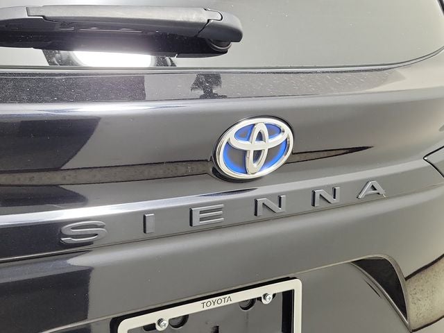 2023 Toyota Sienna LE 8 Passenger