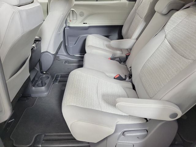 2021 Toyota Sienna LE 8 Passenger