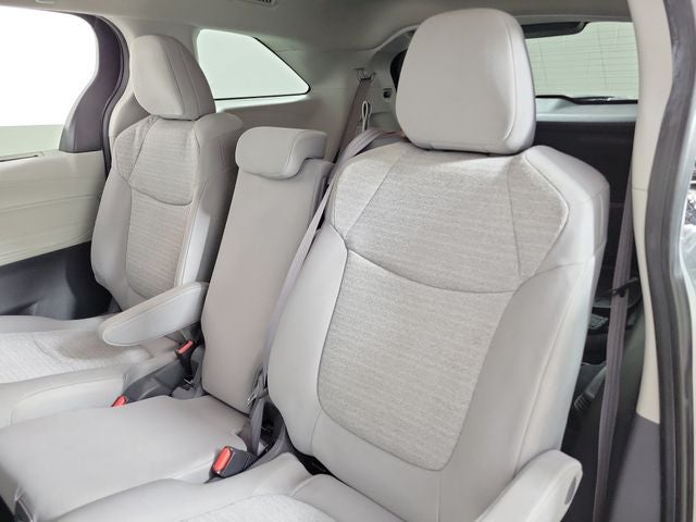 2021 Toyota Sienna LE 8 Passenger
