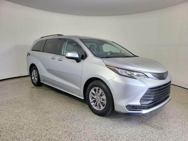 2021 Toyota Sienna LE 8 Passenger