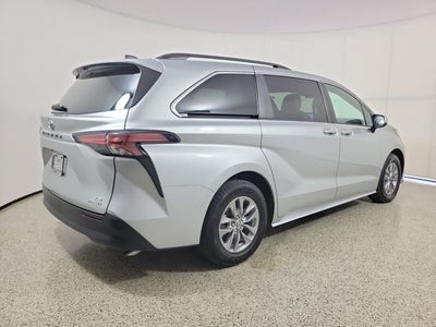 2021 Toyota Sienna LE 8 Passenger