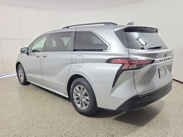 2021 Toyota Sienna LE 8 Passenger