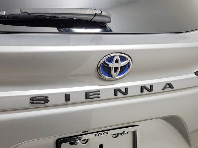 2021 Toyota Sienna LE 8 Passenger