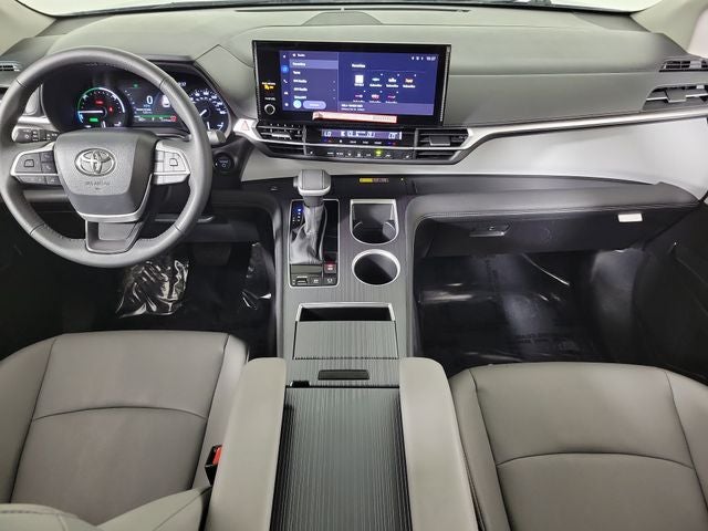2025 Toyota Sienna XLE 8 Passenger
