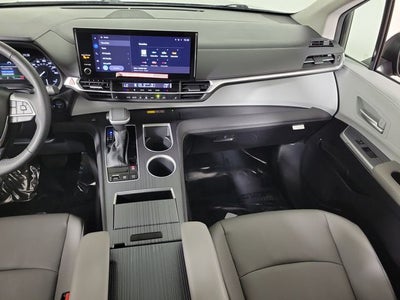 2025 Toyota Sienna XLE 8 Passenger