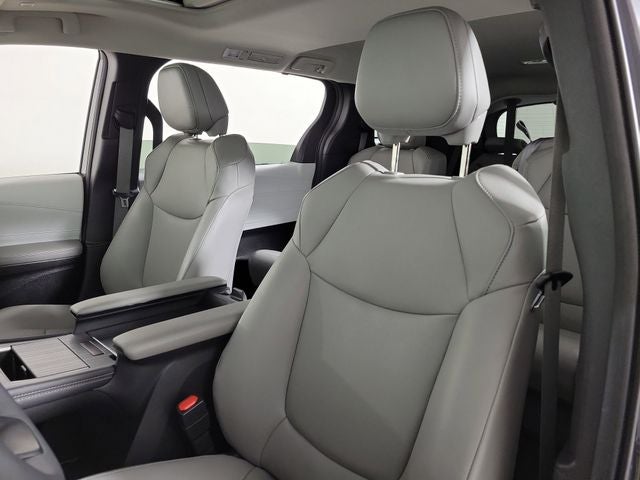 2025 Toyota Sienna XLE 8 Passenger