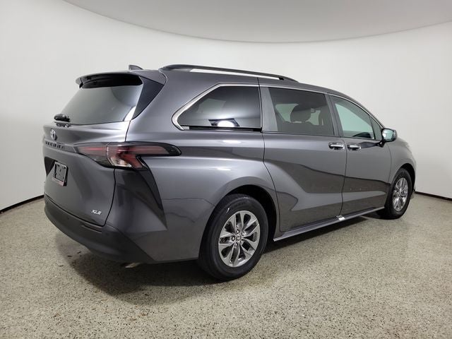 2025 Toyota Sienna XLE 8 Passenger
