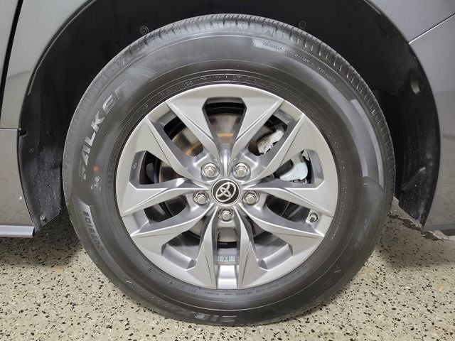 2025 Toyota Sienna XLE 8 Passenger