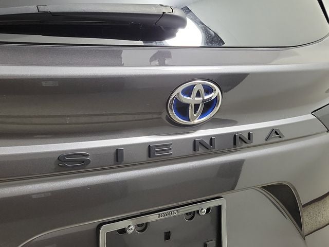 2025 Toyota Sienna XLE 8 Passenger