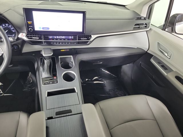 2025 Toyota Sienna XLE 8 Passenger