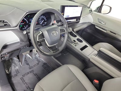 2025 Toyota Sienna XLE 8 Passenger