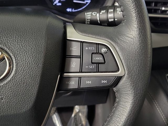 2025 Toyota Sienna XLE 8 Passenger